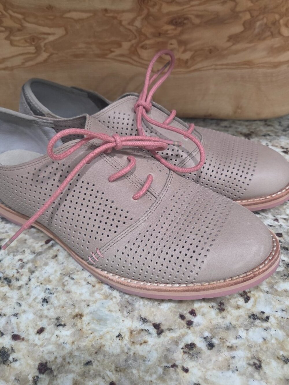 Ahnu Emery Perforated Oxford Loafer Shoes Womens 8.5 Leather Suede Comfort